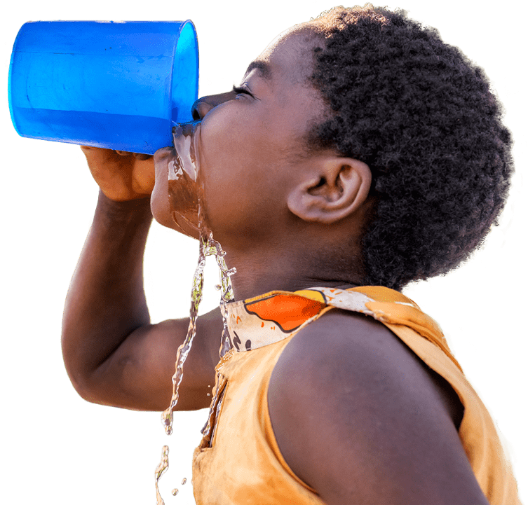 물을 마시는 아이